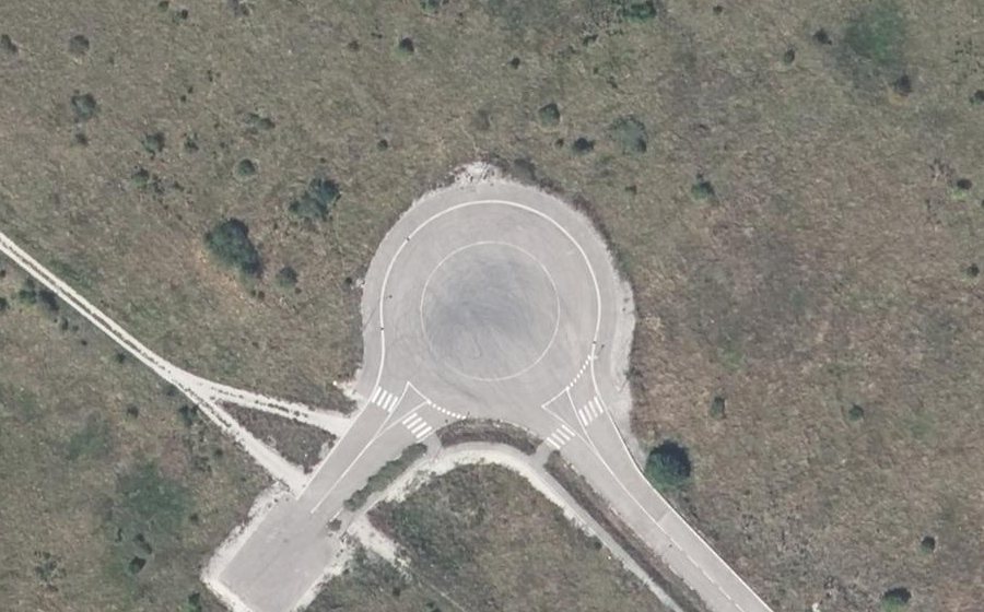 Vue aérienne du Rond-point anonyme n°674310186
