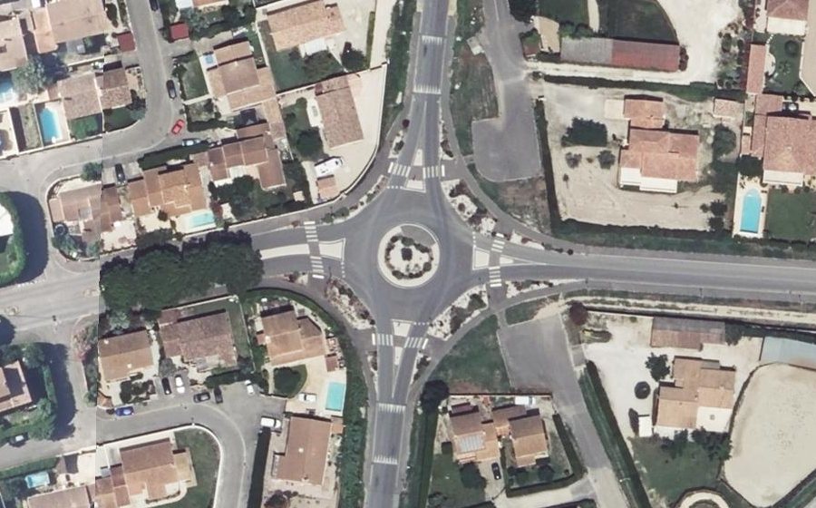 Vue aérienne du Rond-point anonyme n°674460224