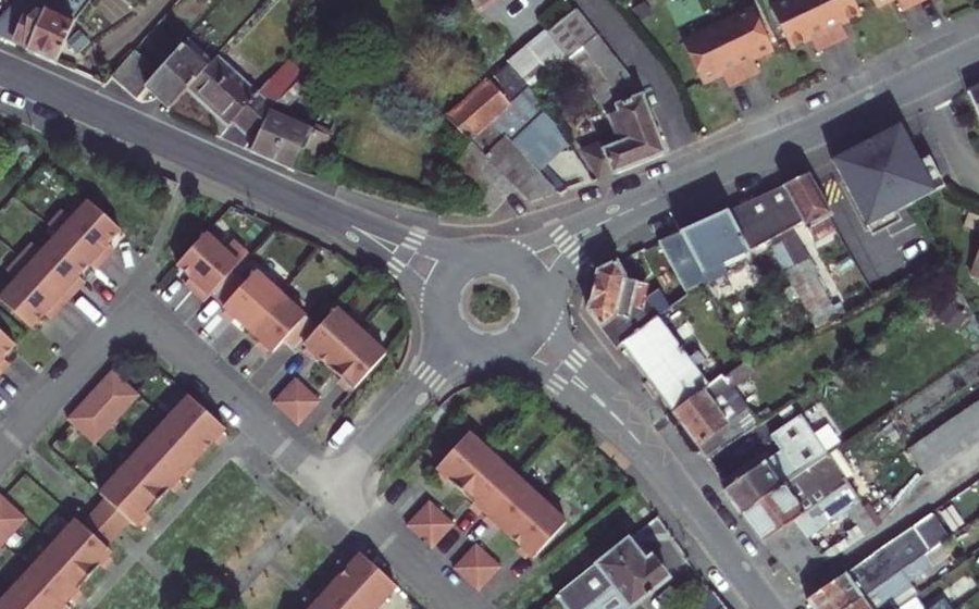 Vue aérienne du Rond-point anonyme n°674516357