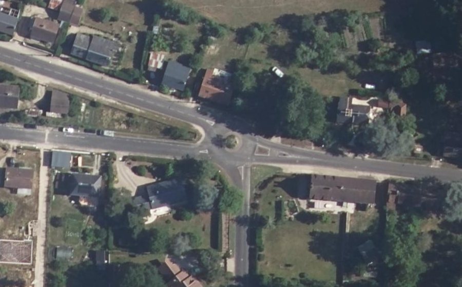 Vue aérienne du Rond-point anonyme n°674533028