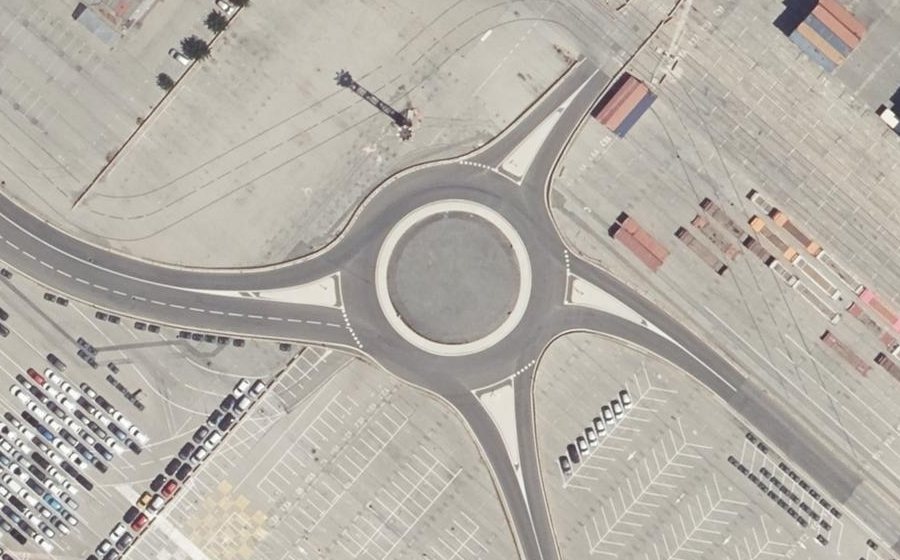 Vue aérienne du Rond-point anonyme n°674576964