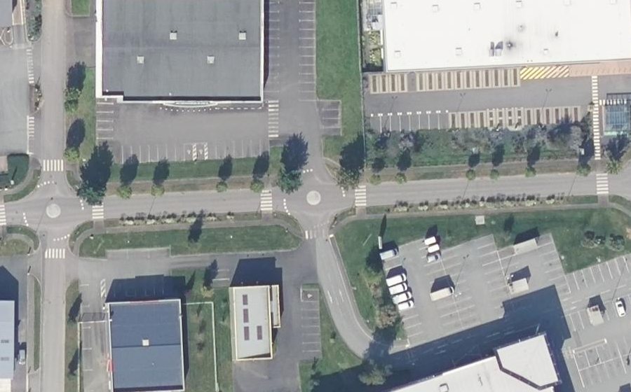 Vue aérienne du Rond-point anonyme n°674648893