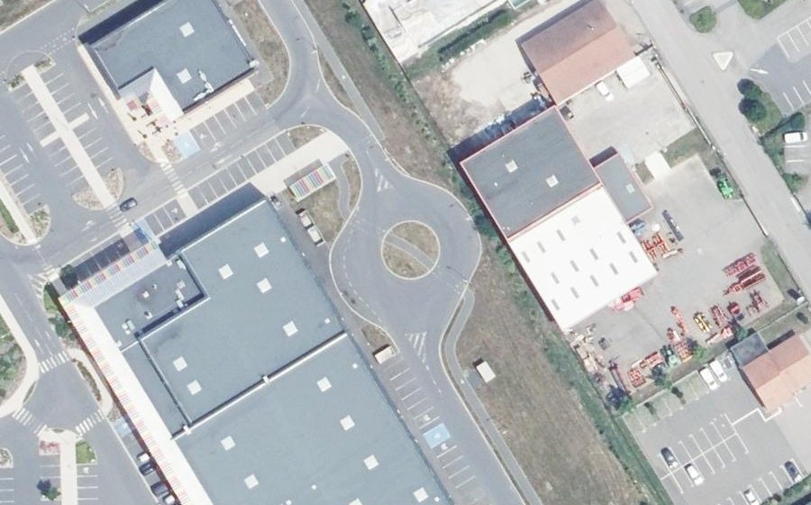 Vue aérienne du Rond-point anonyme n°674684443