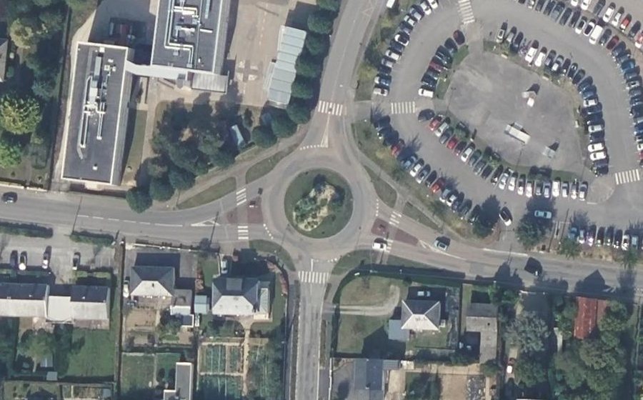 Vue aérienne du Rond-point anonyme n°67475511