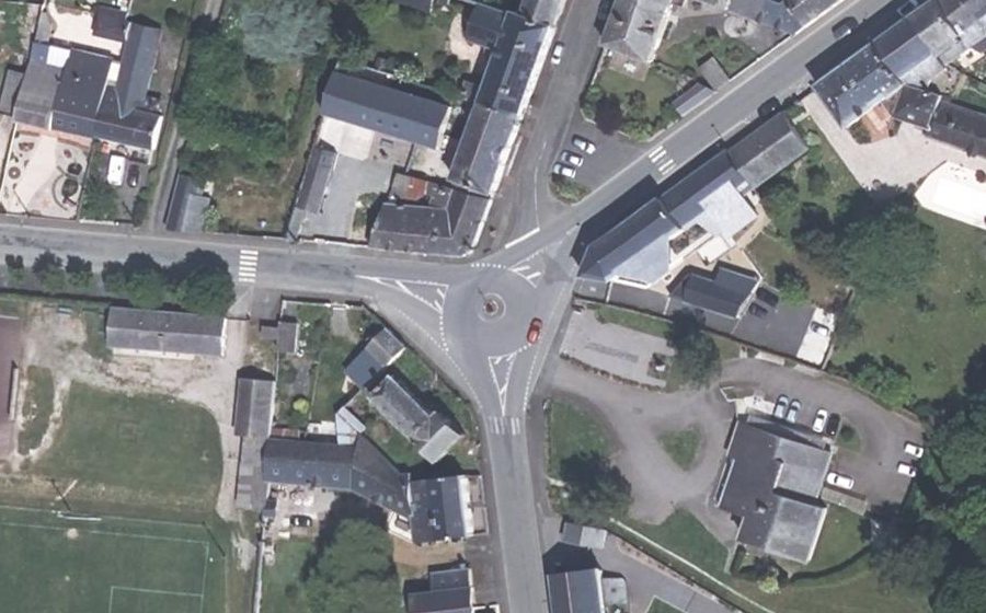 Vue aérienne du Rond-point anonyme n°674982803