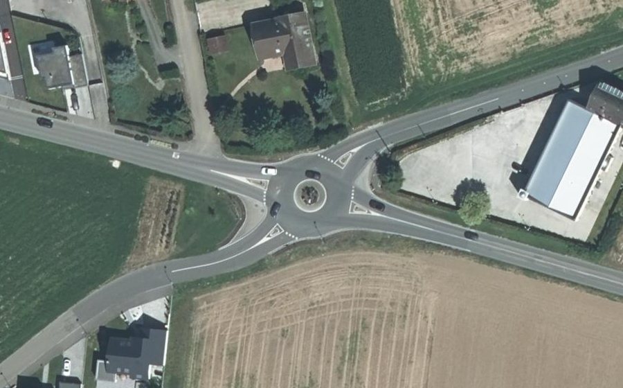 Vue aérienne du Rond-point anonyme n°67501945