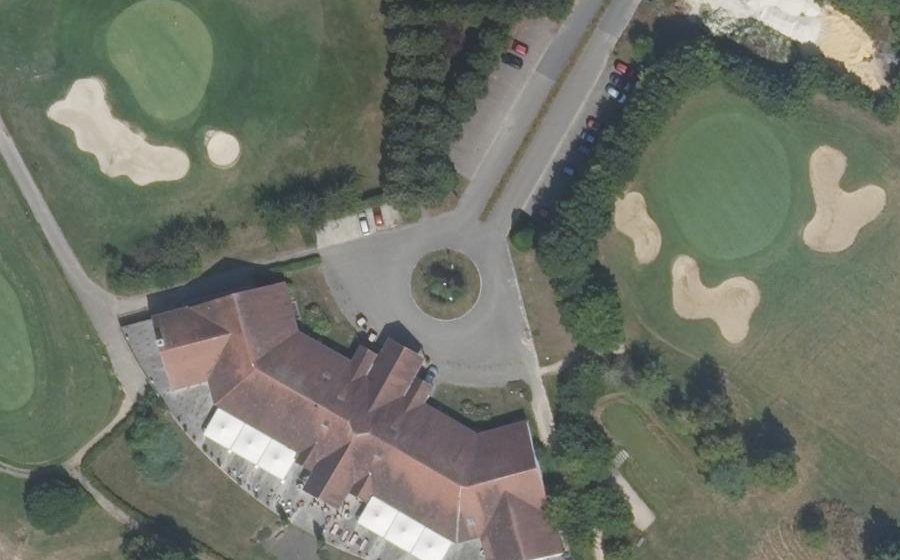 Vue aérienne du Rond-point anonyme n°675072045