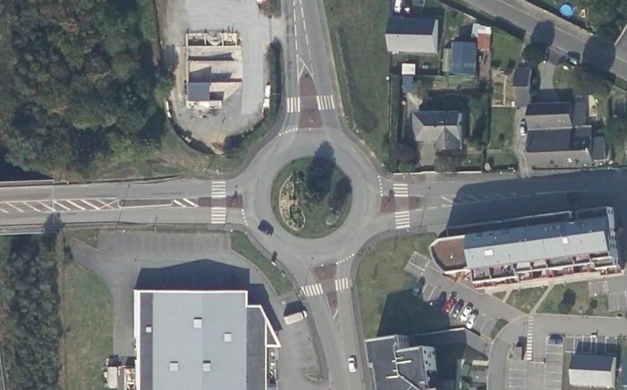 Vue aérienne du Rond-point anonyme n°67520320