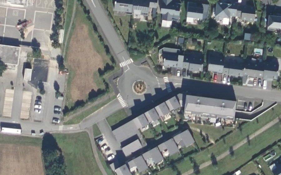 Vue aérienne du Rond-point anonyme n°67527196
