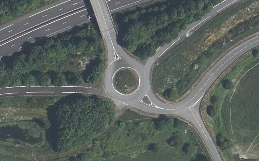 Vue aérienne du Rond-point anonyme n°67536738