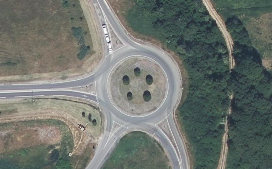 Vue aérienne du Rond-point anonyme n°67549138