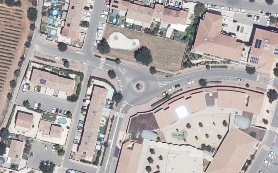 Vue aérienne du Rond-point anonyme n°675503224