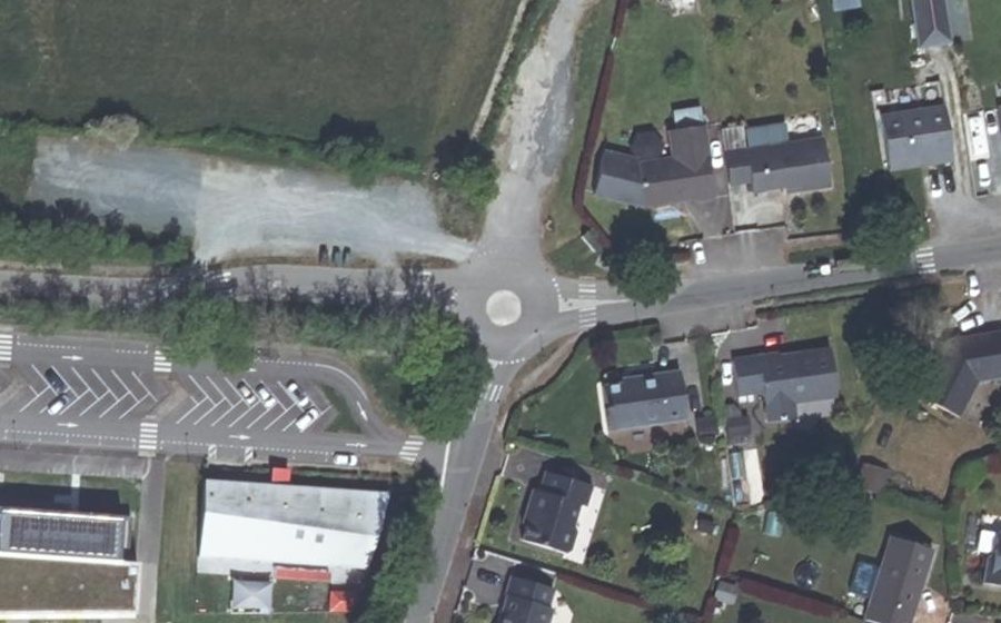 Vue aérienne du Rond-point anonyme n°675774101