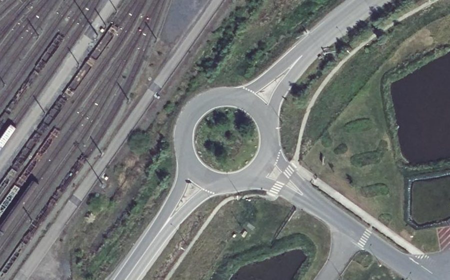Vue aérienne du Rond-point anonyme n°675956850