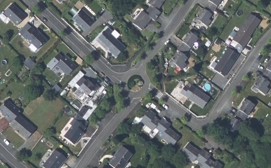 Vue aérienne du Rond-point anonyme n°67602540