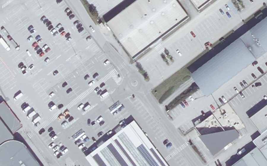 Vue aérienne du Rond-point anonyme n°676027784