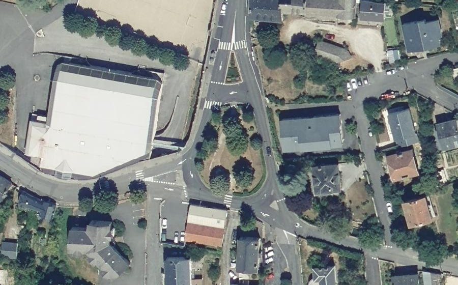 Vue aérienne du Rond-point anonyme n°676041439