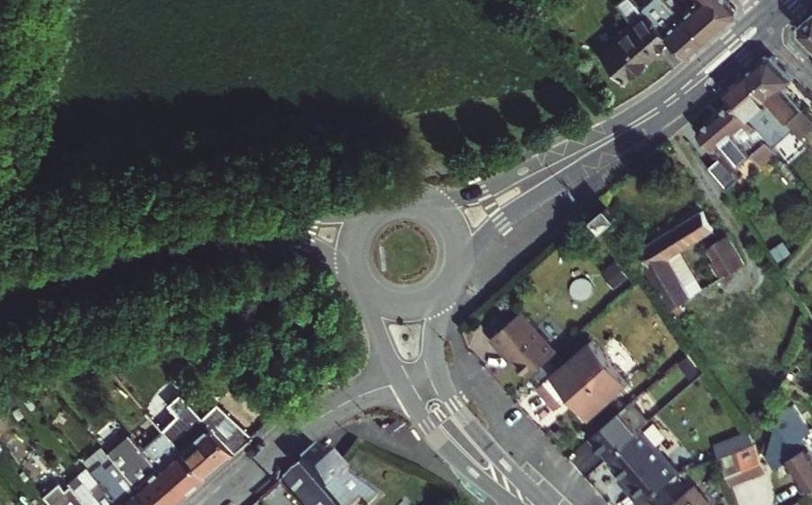 Vue aérienne du Rond-point anonyme n°676217987