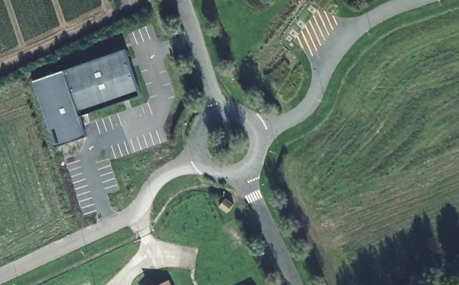 Vue aérienne du Rond-point anonyme n°676317533