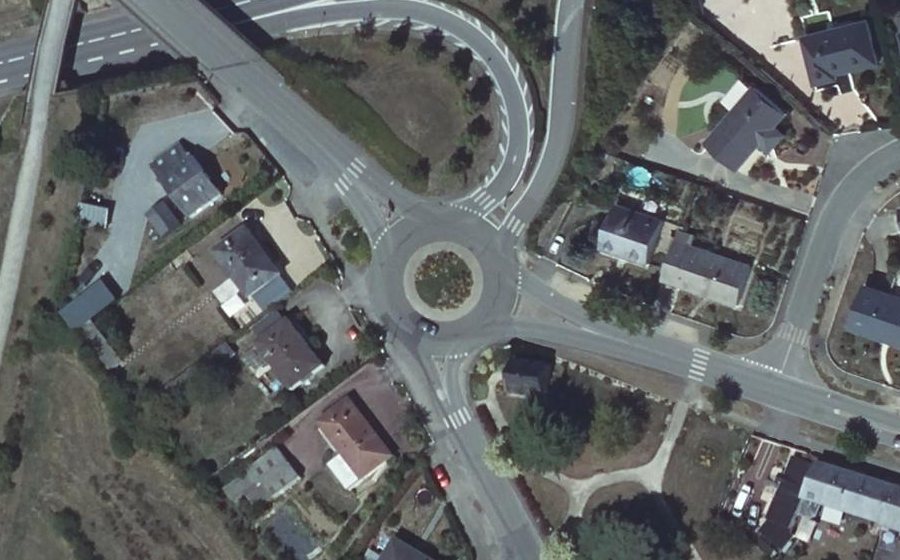 Vue aérienne du Rond-point anonyme n°67659667