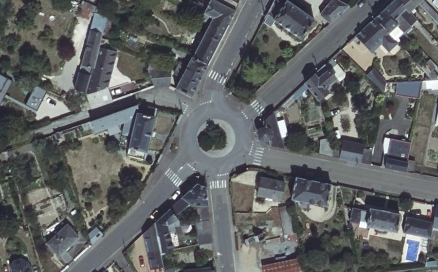 Vue aérienne du Rond-point anonyme n°67665504
