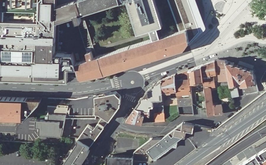 Vue aérienne du Rond-point anonyme n°676723554