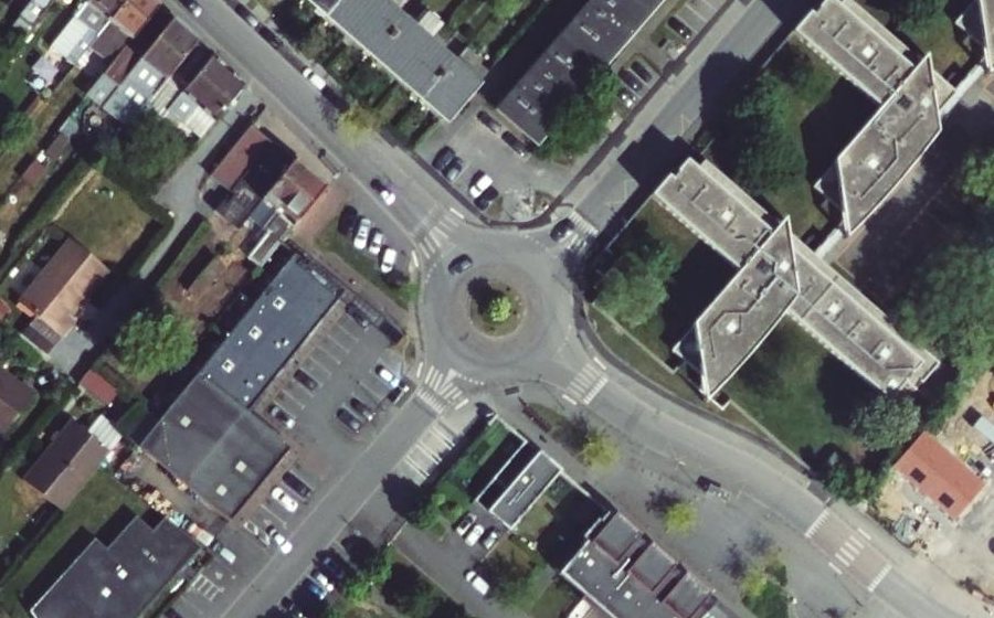 Vue aérienne du Rond-point anonyme n°676805593