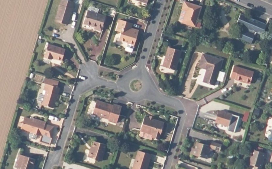 Vue aérienne du Rond-point anonyme n°676832371
