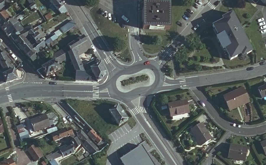 Vue aérienne du Rond-point anonyme n°677015019