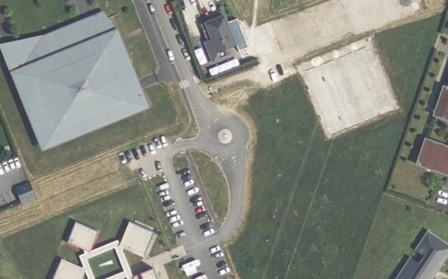 Vue aérienne du Rond-point anonyme n°677285656