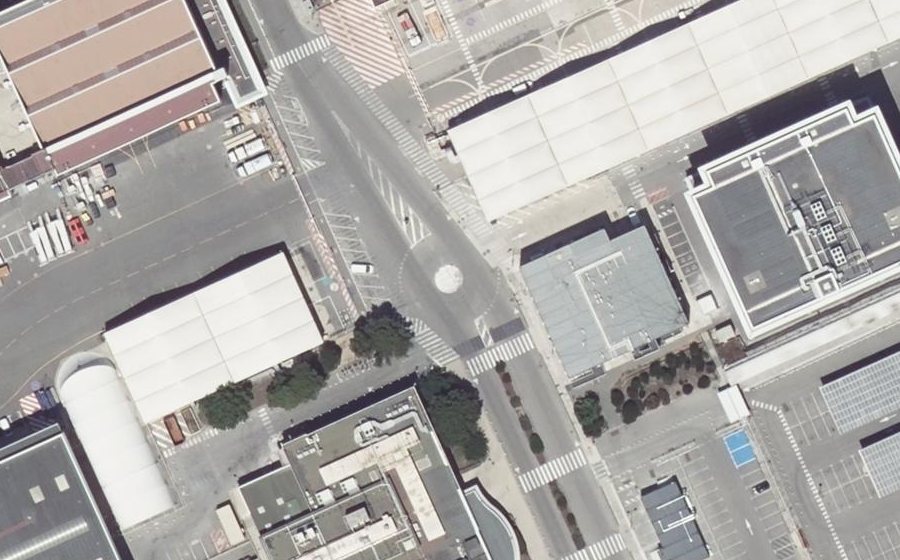 Vue aérienne du Rond-point anonyme n°677420826