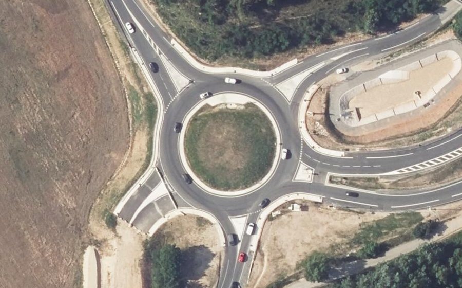 Vue aérienne du Rond-point anonyme n°677827490