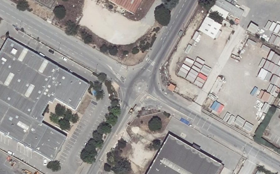 Vue aérienne du Rond-point anonyme n°677903290