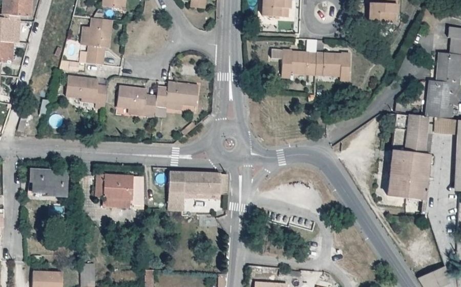 Vue aérienne du Rond-point anonyme n°677938514