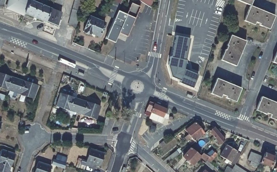 Vue aérienne du Rond-point anonyme n°678004679