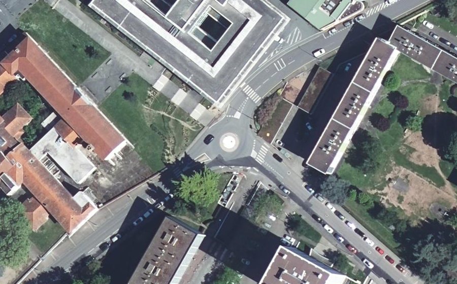 Vue aérienne du Rond-point anonyme n°678013568