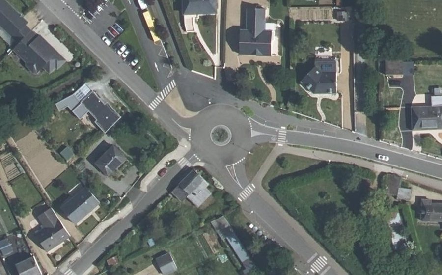 Vue aérienne du Rond-point anonyme n°67803272