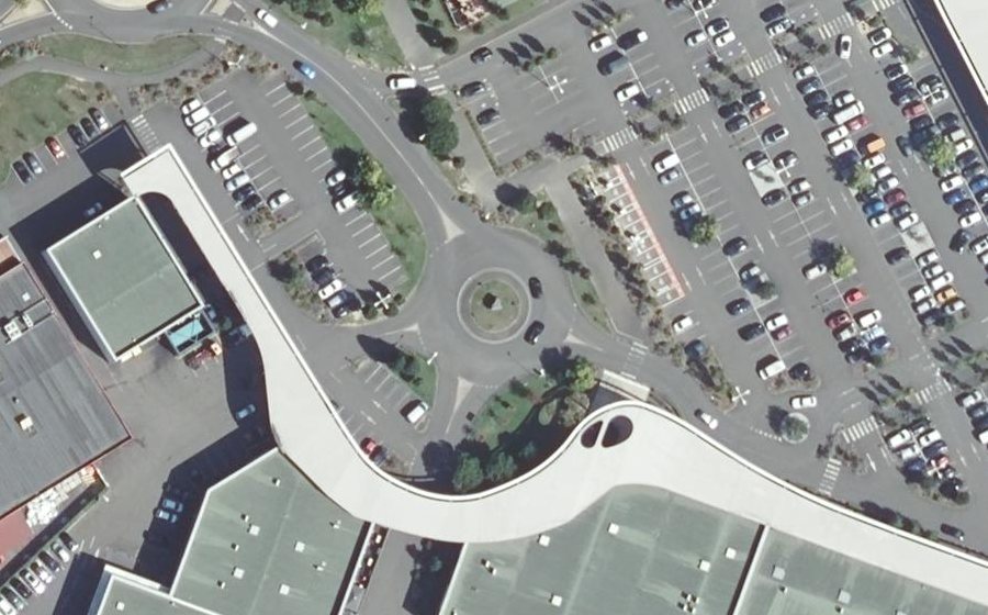 Vue aérienne du Rond-point anonyme n°678034825