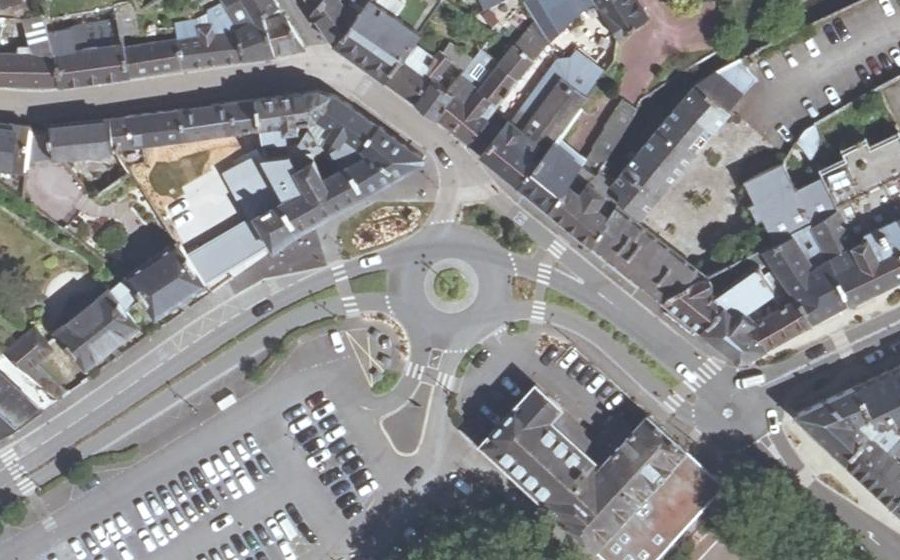 Vue aérienne du Rond-point anonyme n°67821775