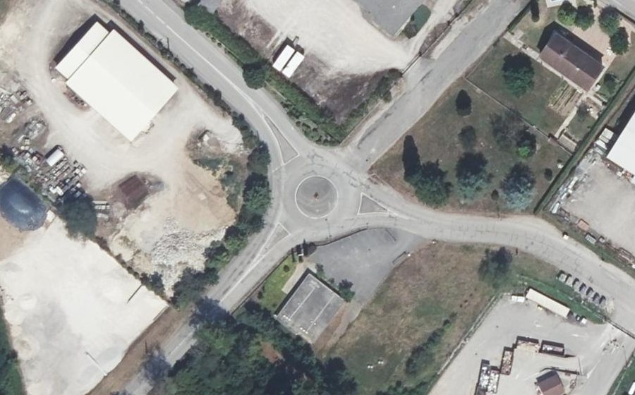 Vue aérienne du Rond-point anonyme n°67829436