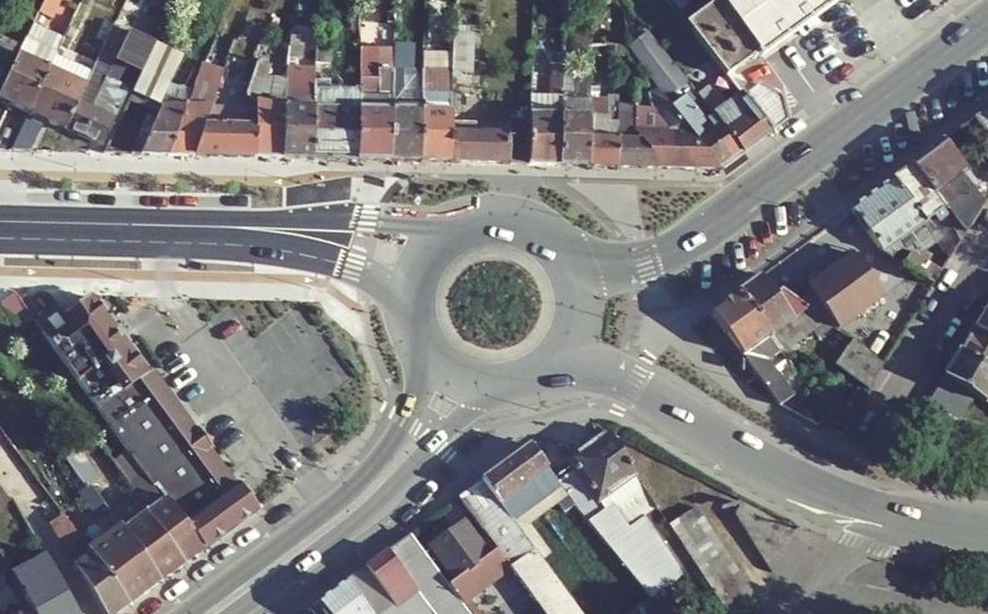 Vue aérienne du Rond-point anonyme n°678728655