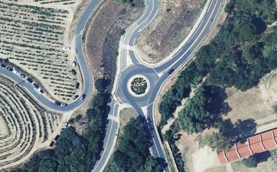 Vue aérienne du Rond-point anonyme n°67881764