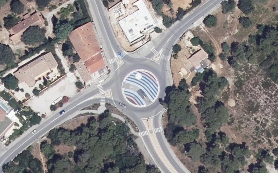 Vue aérienne du Rond-point anonyme n°678898280