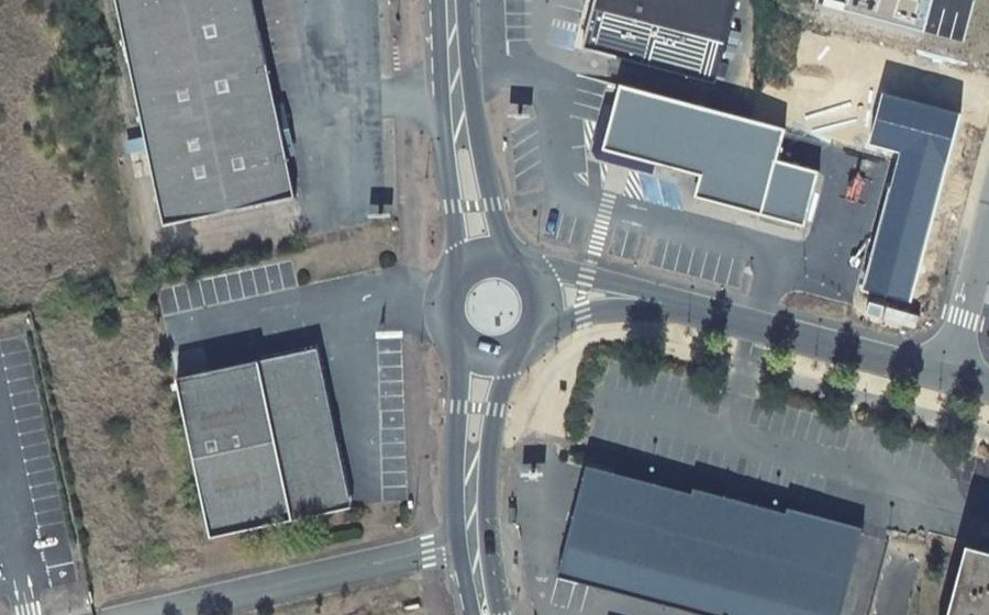 Vue aérienne du Rond-point anonyme n°678949794