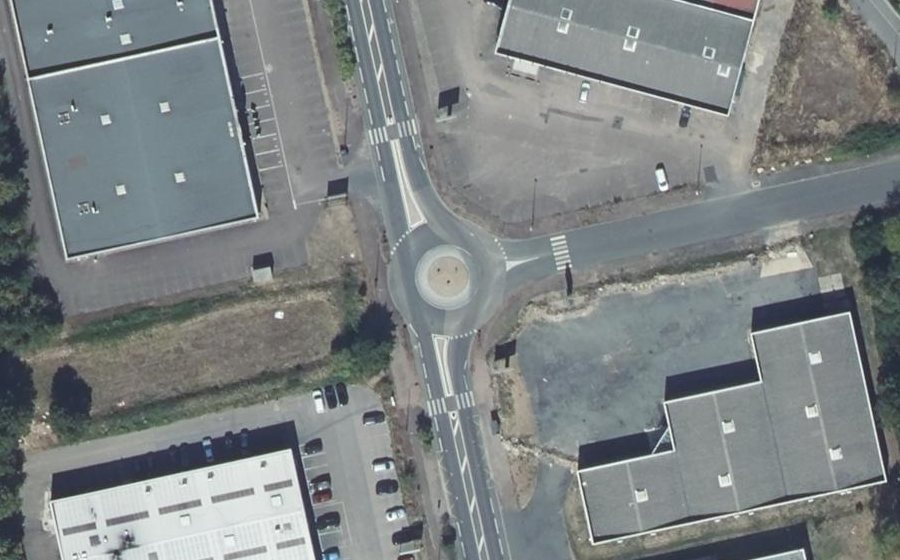 Vue aérienne du Rond-point anonyme n°678949853