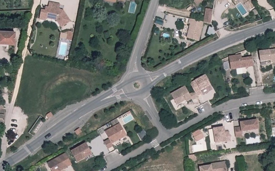 Vue aérienne du Rond-point anonyme n°678988670