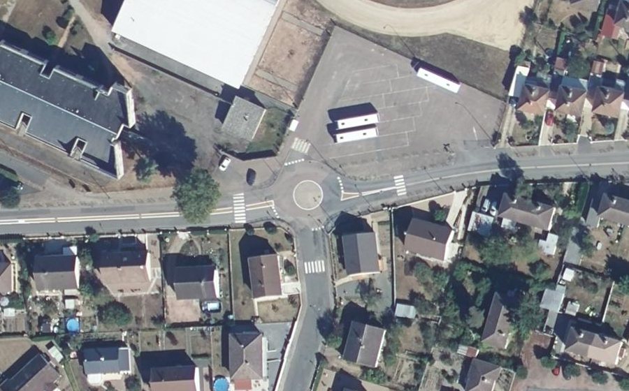 Vue aérienne du Rond-point anonyme n°67902893