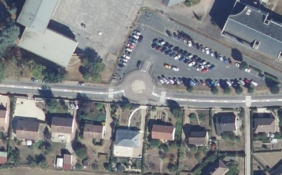 Vue aérienne du Rond-point anonyme n°67902900