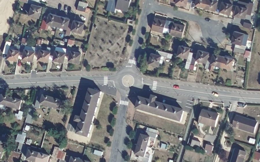 Vue aérienne du Rond-point anonyme n°67903022