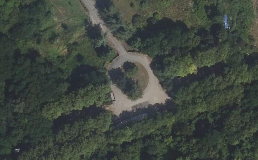 Vue aérienne du Rond-point anonyme n°67905135